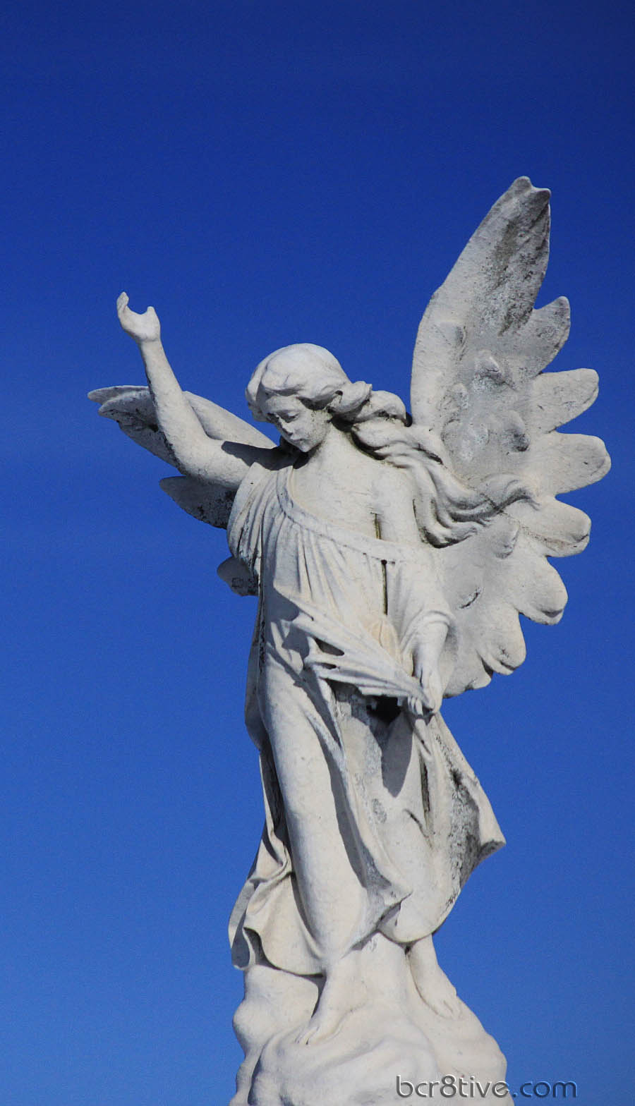 Angel statue by ~Sleepwalker