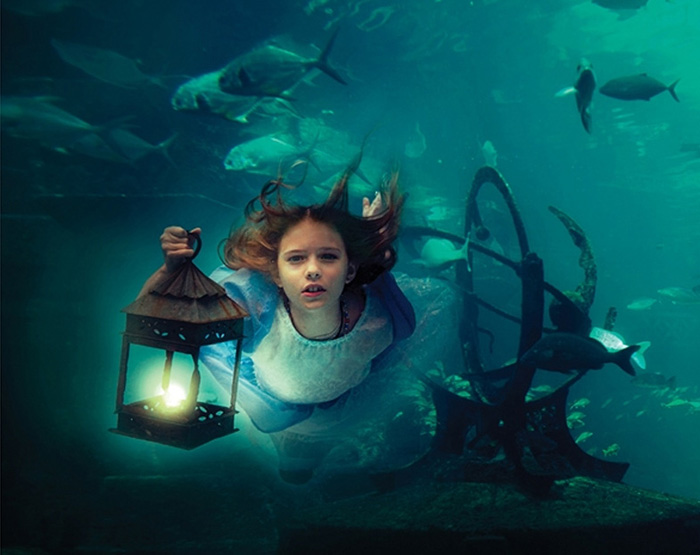 Elena Kalis Underwater Photographer - Alice in Wonderland