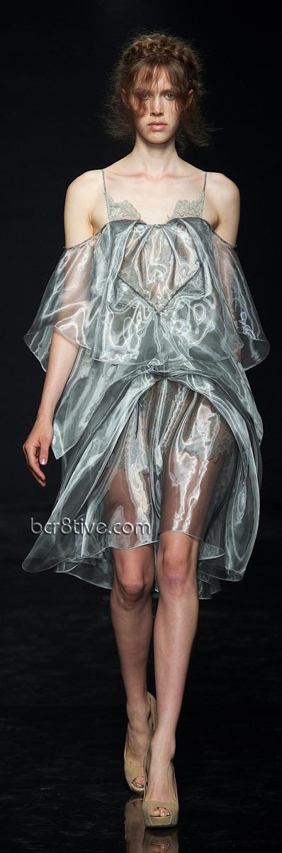 Yiqing Yin – Fall Winter 2012 Paris Fashion Week 