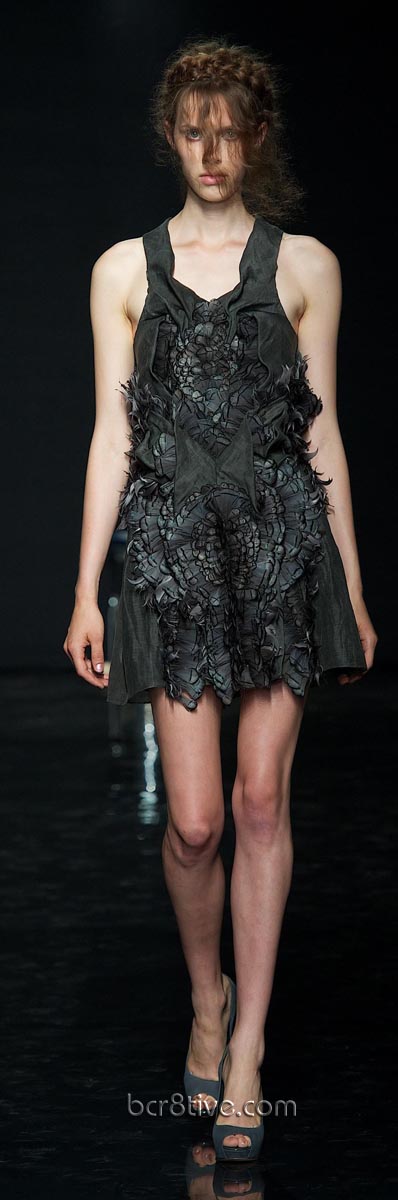 Yiqing Yin – Fall Winter 2012 Paris Fashion Week 